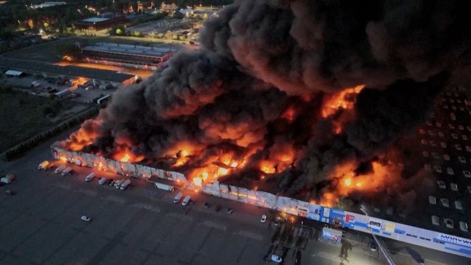 "Dostaneme vás všechny." Poláci jsou si jistí, že požár obchodního domu ve Varšavě v roce 2024 nechali založit Rusové