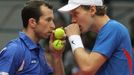 Radek Štěpánek a Tomáš Berdych během čtyřhry na Davis Cupu proti Francouzům.