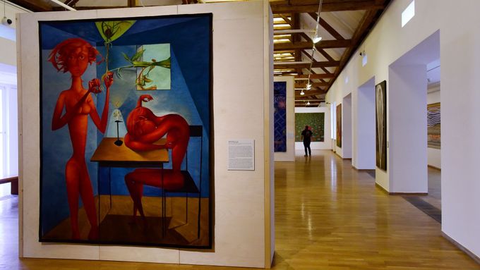 Na snímku z výstavy Umění tapiserie je dílo Mikuláše Medka Den a noc.