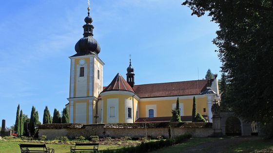 Města i nadšenci mění ruiny ve skvosty a soutěží o peníze. Lidé jim posílají miliony