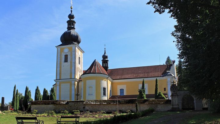 Města i nadšenci mění ruiny ve skvosty a soutěží o peníze. Lidé jim posílají miliony; Zdroj foto: Wikimedia Commons - Pavel Hrdlička (CC-BY-SA 4.0)