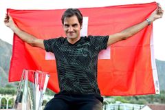 Federer už není emeritním šampionem. Prahne po titulech, pohár vyfoukl dokonce i Vesninové