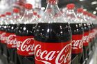 Coca-Cola v Česku končí s dvoulitrovými lahvemi. Poslední zmizí z pultů už v dubnu