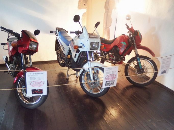 Expozice motocyklů Jawa 250-593