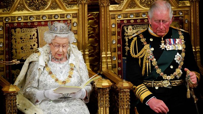Královna Alžběta II. zahájila novou schůzi parlamentu, představila program vlády