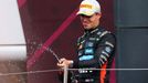 Lando Norris z McLarenu slaví triumf ve VC Británie F1 2025