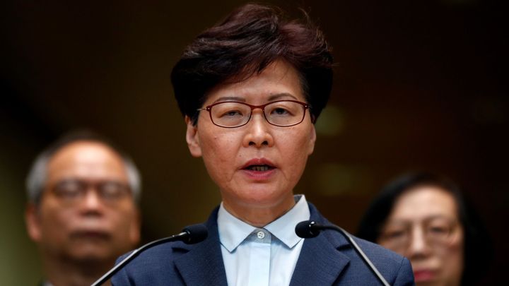 Vedení Hongkongu ustoupilo demonstrantům. Stáhlo návrh sporného zákona
