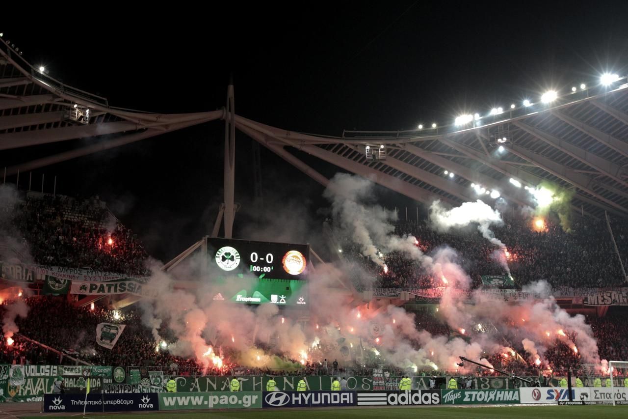 Násilí při derby Panathinaikos-Olympiakos