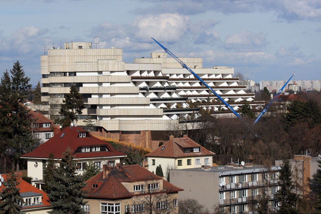 Bourání hotelu Praha