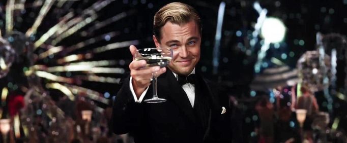 Leonardo DiCaprio ve filmu Velký Gatsby.