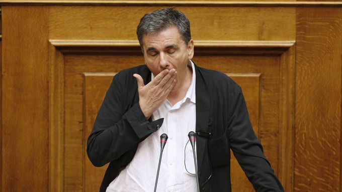 Jednání v parlamentu trvalo celou noc. Na snímku ministr financí Euklidis Tsakalotos.