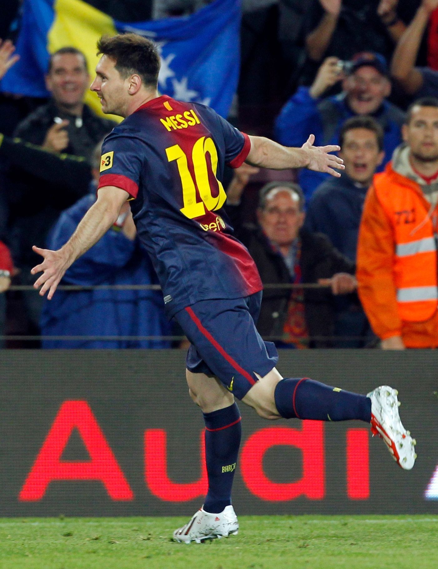 Lionel Messi slaví gól do sítě Realu Betis