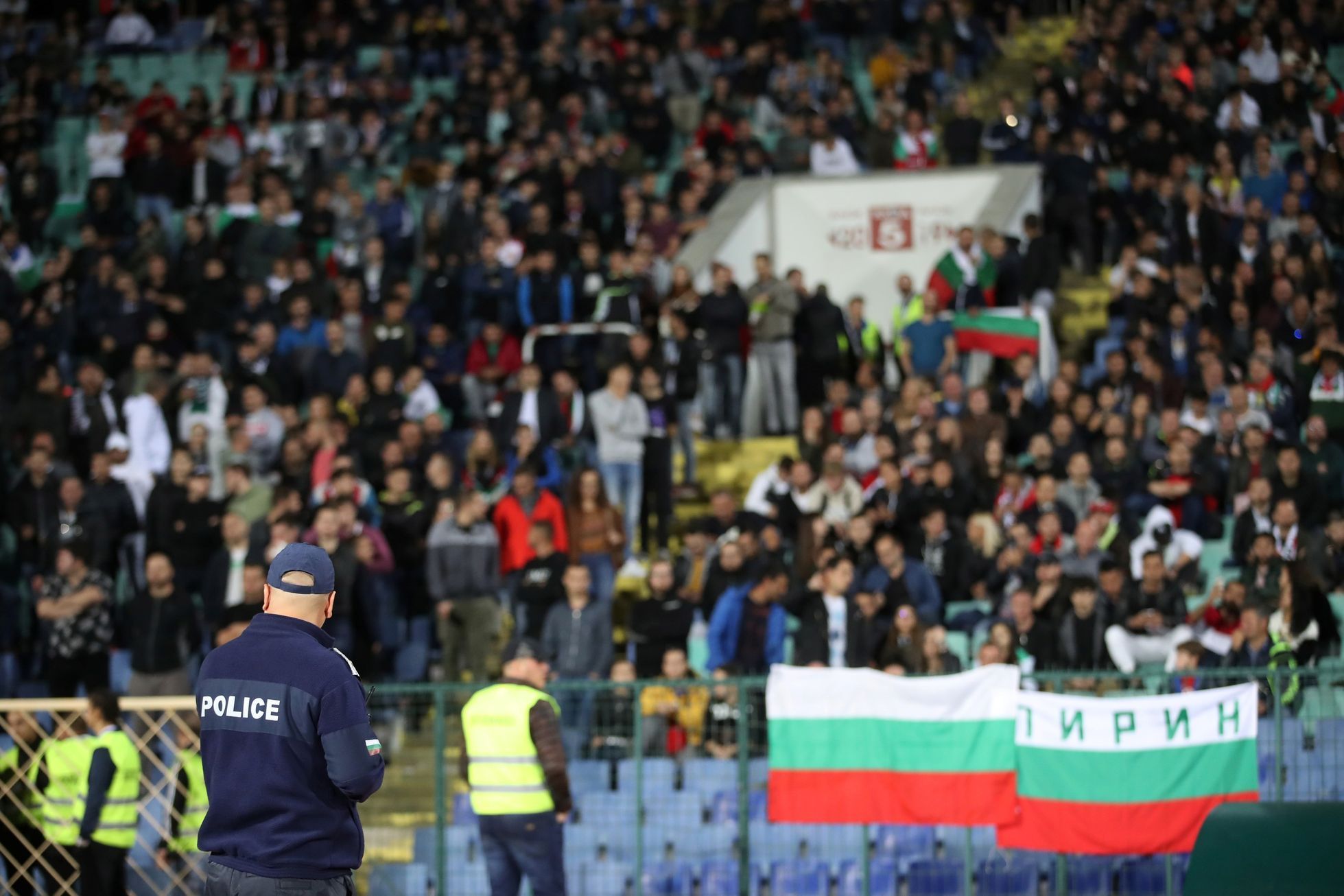 Bulharští fanoušci na kvalifikačním zápase Eura 2020 s Anglií