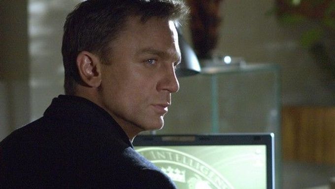 Daniel Craig zůstává Jamesem Bondem.