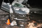 Kamion při nehodě rozpůlil auto, řidič v něm zemřel