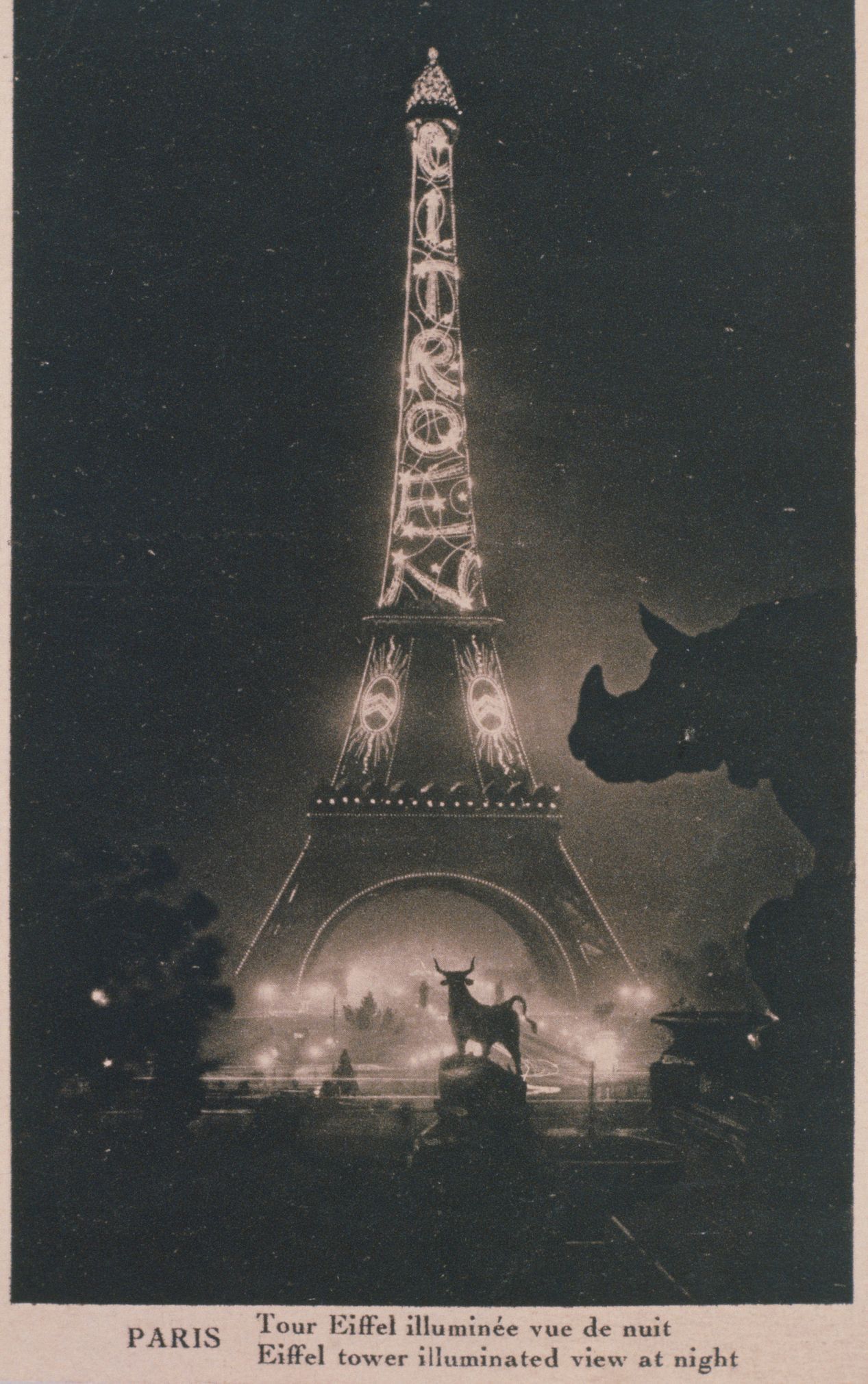 Eiffelova věž a nápis Citroën