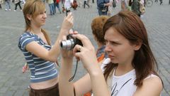 Turisté na Staroměstském náměstí