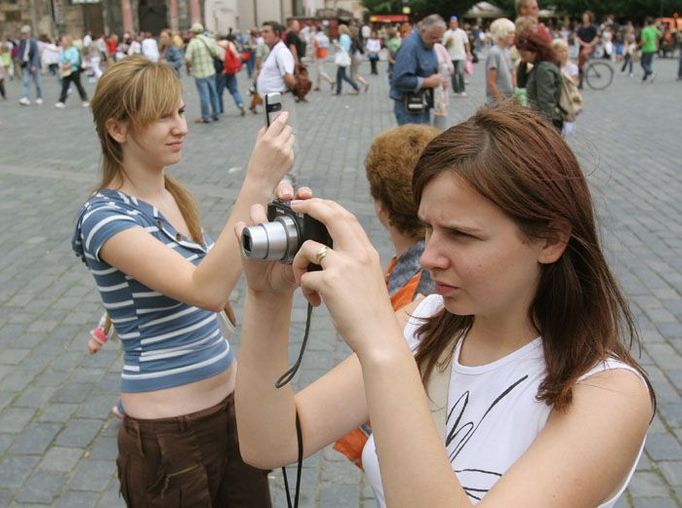 Přítomní turisté nevěděli, co dřív fotografovat.