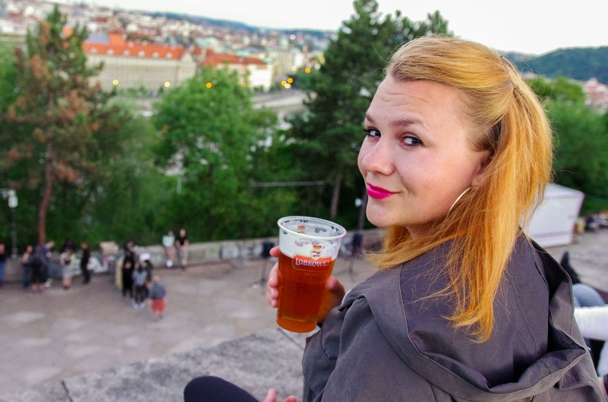 Stalin žije - Containall bar na Letné