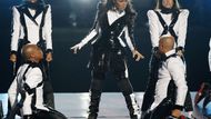 Michaelova sestra Janet se na veřejnosti objevila poprvé od červencové tryzny v losangeleském Staples Centre. Na MTV VMA předvedla skladbu Scream včetně choreografie z videoklipu - jediný společný duet, který kdy s bratrem natočila.