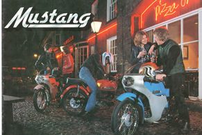 Oživuje zlatou éru československých motocyklů. Na Západě se propagovaly jinak