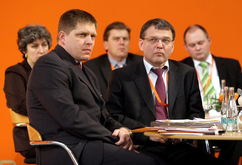 Zaorálek a Fico poslouchají Paroubka