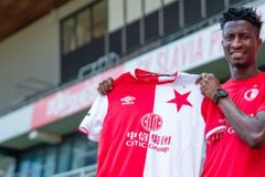 Podepsáno! Slavia koupila útočníka Olayinku za více než 80 milionů korun