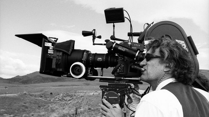 Wim Wenders při natáčení.
