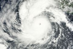 Mexiko zbrojí na hurikán Jova, udeřit má večer