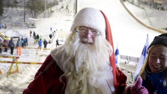 Prohlédněte si fotografie ze závodů Světových pohárů v běhu na lyžích sjezdovém lyžování a neuskutečněné snahy finských pořadatelů o byť jediný závod ve skocích na lyžích.