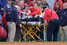Hrůza na baseballu: Zlomená pálka jí málem urazila hlavu
