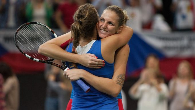 Barbora Strýcová a Karolína Plíšková spolu ve Fed Cupu. Dnes v Austrálii půjdou proti sobě.