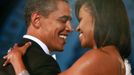 První prezidentský tanec Baracka Obamy: S první dámou USA Michelle Obamovou na "Neighborhood Inaugural Ball" ve Washingtonu.