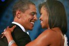 První prezidentský tanec Baracka Obamy: S první dámou USA Michelle Obamovou na "Neighborhood Inaugural Ball" ve Washingtonu.