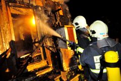 Ve Vyškově shořela průmyslová hala, při požáru zasahovalo 15 jednotek hasičů