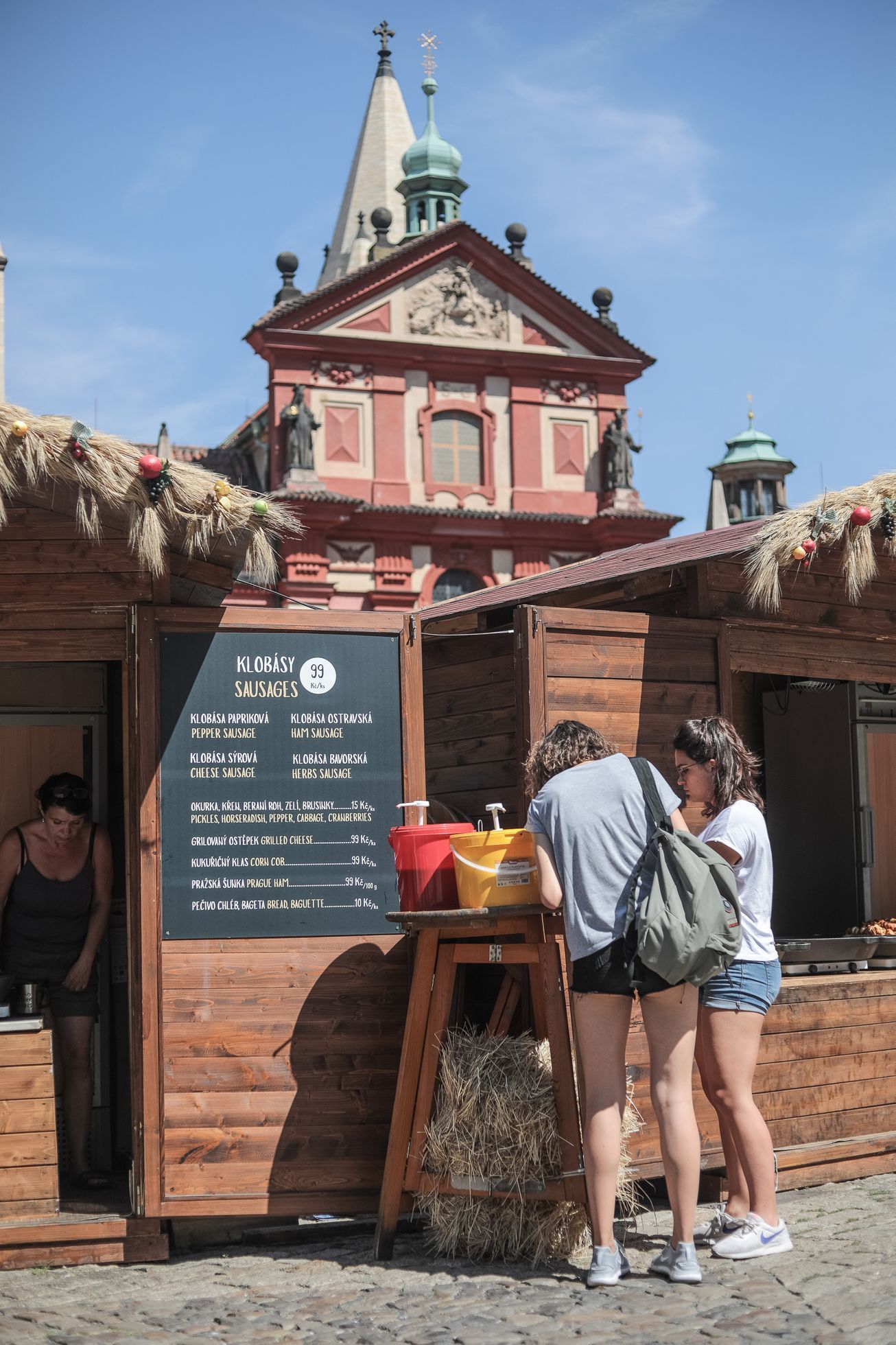 Pražský Hrad - léto 2019 - fronty, turisti, uzavírky