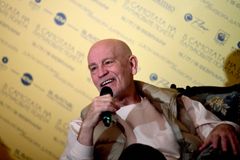 John Malkovich vystoupí v červnu v Divadle Hybernia