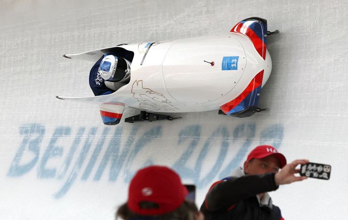 Český dvojbob během tréninku na ZOH 2022.