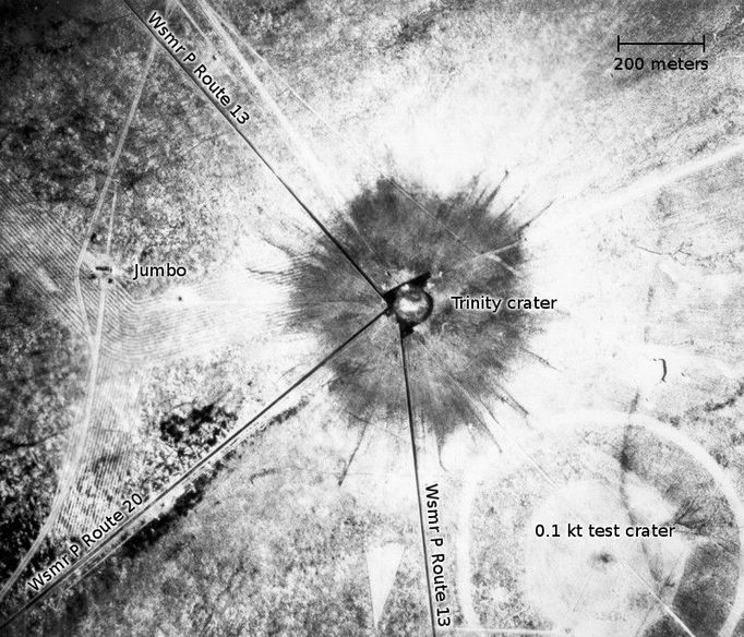 Letecký snímek monitorující následky exploze atomové bomby Trinity.