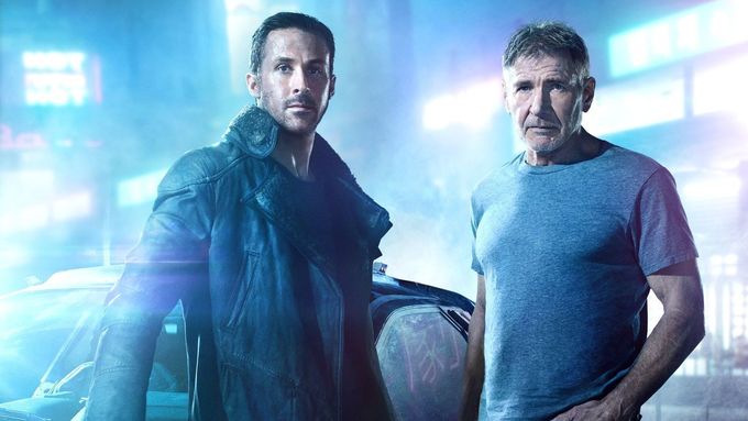 V zatím posledním filmovém Blade Runnerovi 2049 hráli Ryan Gosling and Harrison Ford.