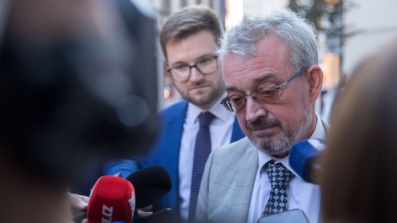 Zničí všechny politiky, říká Benda o novém zákonu. Evidenci lobbistů napadá i Blažek