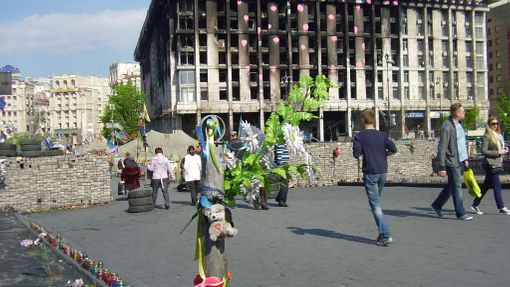 Vypalené sídlo revolucionářů z Majdanu.
