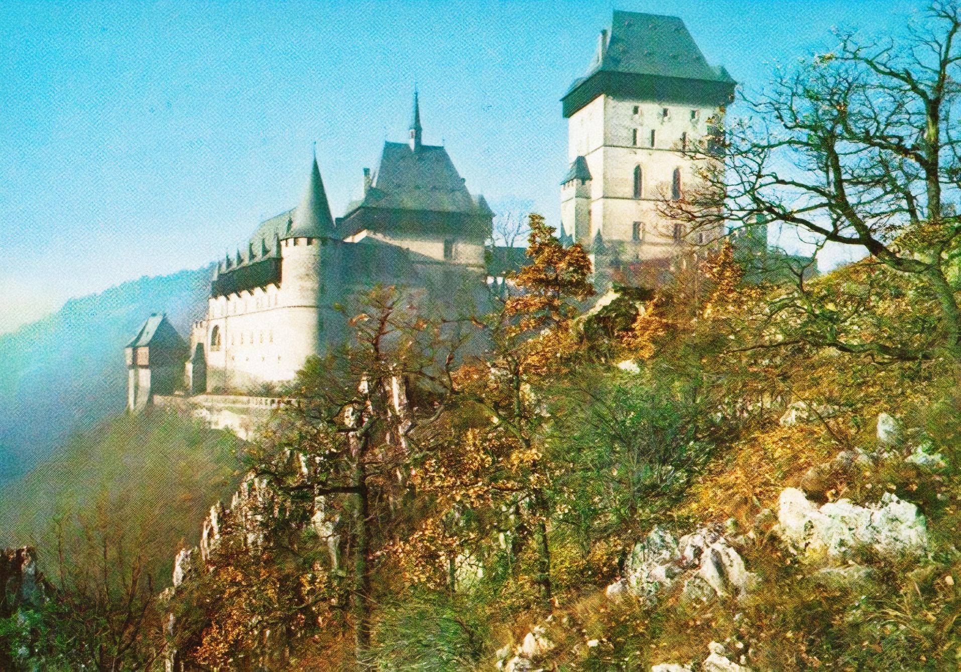 Fotogalerie / Karlštejn / Karlštejnu je už 665 let. Nejznámější hrad v Česku slaví výročí svého otevření.