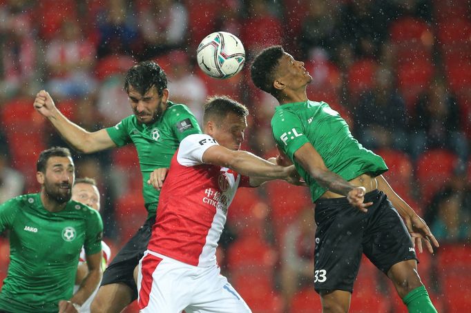 Stanislav Tecl a Olivier Kingue (33) v zápase 2. kola F:L Slavia - Příbram