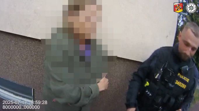 Opila žena nabourala na kruhovém objezdu i na rovince, policie pomalu nedokázala ani nadýchat.