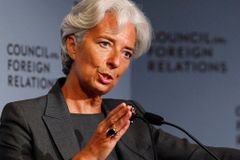 Škrty mohou podrazit růst, varovala v Davosu šéfka MMF
