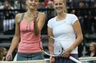V pražské O2 aréně se v pondělí večer konala exhibice ze série Advantage Tennis, které se zúčastnilo hned několik nejen tenisových hvězd. Co se tenisu týče, tak hlavním lákadlem byla Ruska Maria Šarapovová a česká jednička Petra Kvitová.