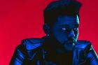 Recenze: Dekadentní The Weeknd přijal roli popového hitmakera. Konečně je z něj velká hvězda