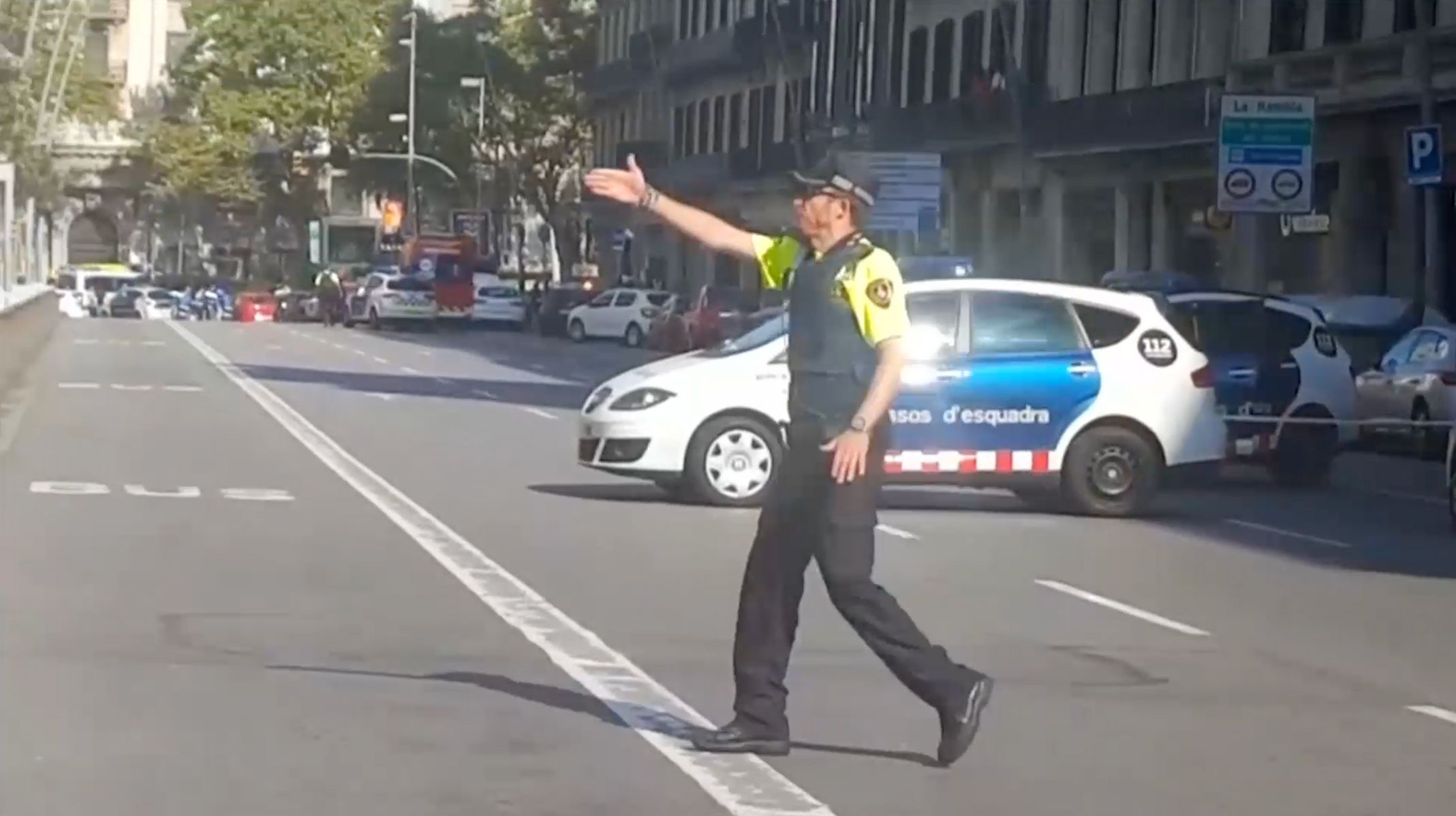 V centru Barcelony najelo auto velkou rychlostí do davu lidí