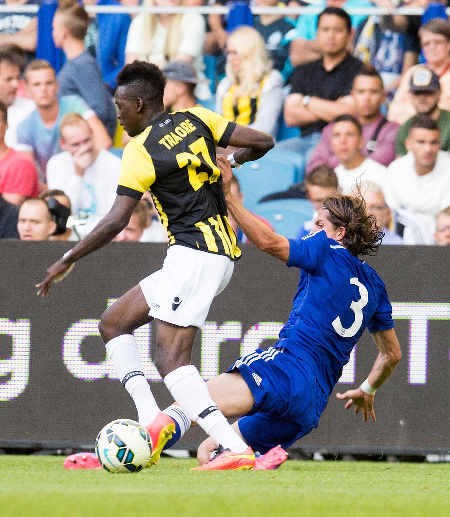 Vitesse Arnhem - Chelsea: Bertrand Traoré - Filipe Luis (3)